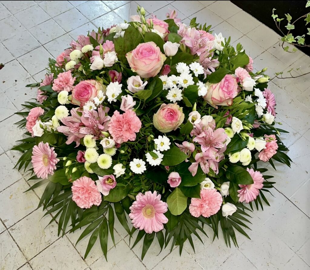 Le Floraya fleuriste Ahun Coussin floral rond pastel